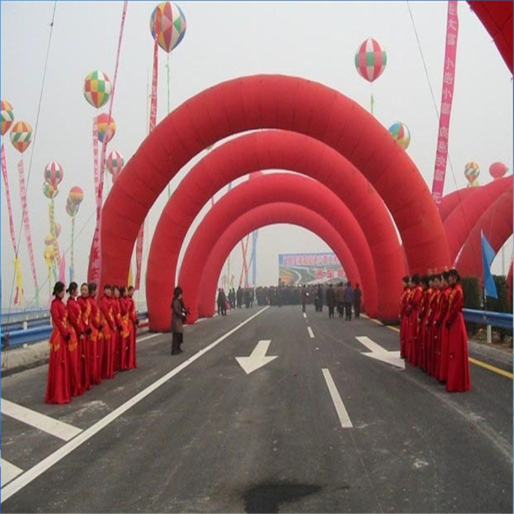博尔塔拉商场开业纯红拱门